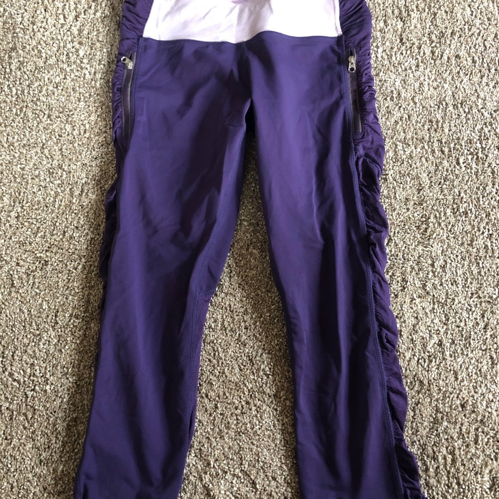 Lululemon cropped leggings purple Sz 6